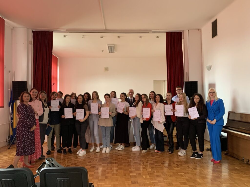 Učenici Prve gimnazije s DSD diplomama